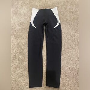Michi glow legging size xs